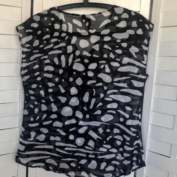RELATIVITY  BLACK WHITE SLEEVELESS BLOUSE  SIZE M - Picture 4 of 4